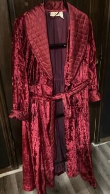 Victoria’s Secret Red Crushed Velvet Quilted Robe Gold Label With Robe Size M/L